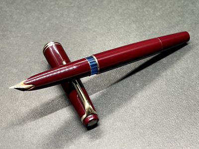 MONTBLANC No.22 Burgundy Bordeaux Vintage Piston-filler Fountain