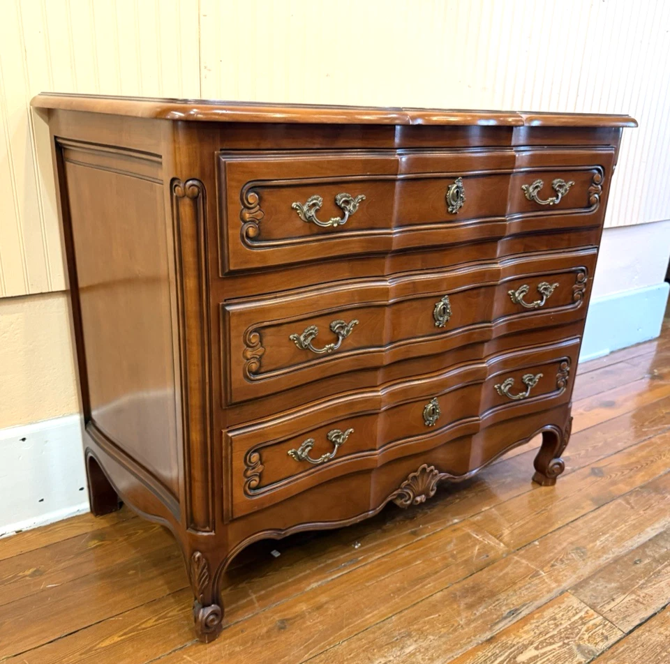 Cajonera francesa de arce Luis XV | 3 cajones Foto 3 de 4