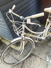 Raleigh Women’s 26in White City Bike Cruiser Bars Basket Rear Rack Mudguards