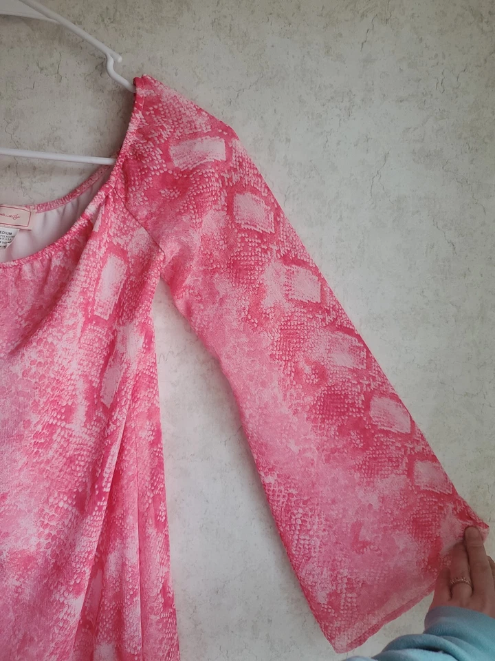 Love...ady Womens Blouse Size Medium Pink Snake Skin Print Foto 2 de 4