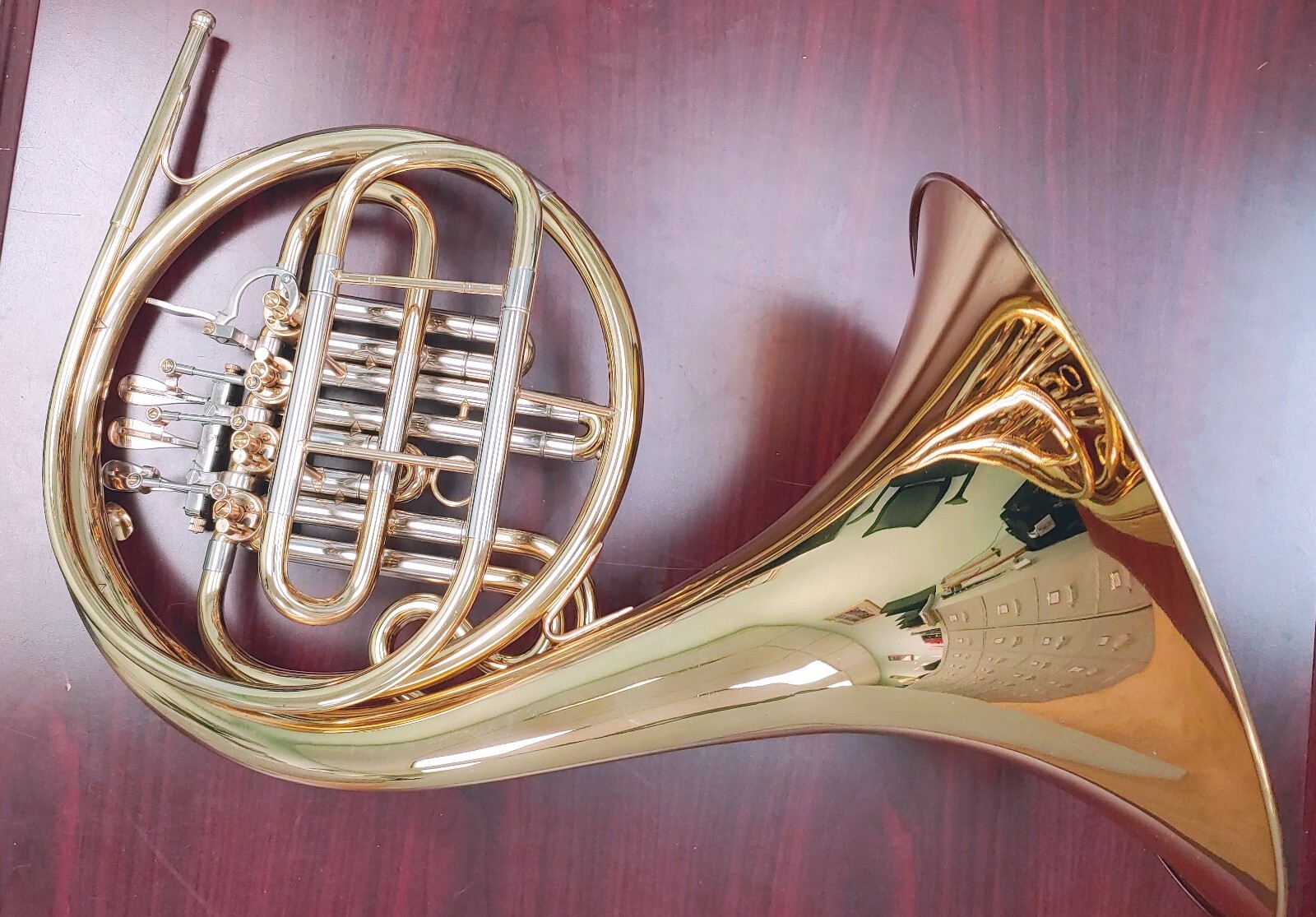 Single Bb/A French Horn with Stopping Valve INSTITUTO TECNOLÓGICO DE