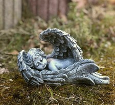 Frostfeste Steinfigur Engel im Flügel liegend schlafend Gartenfigur Steinguss