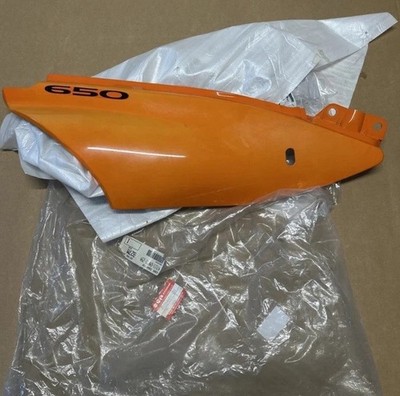 SUZUKI XF650 1997-1999SEITENVERKLEIDUNG RECHT SIDE FAIRING 47111-04F01-Z94 B0039