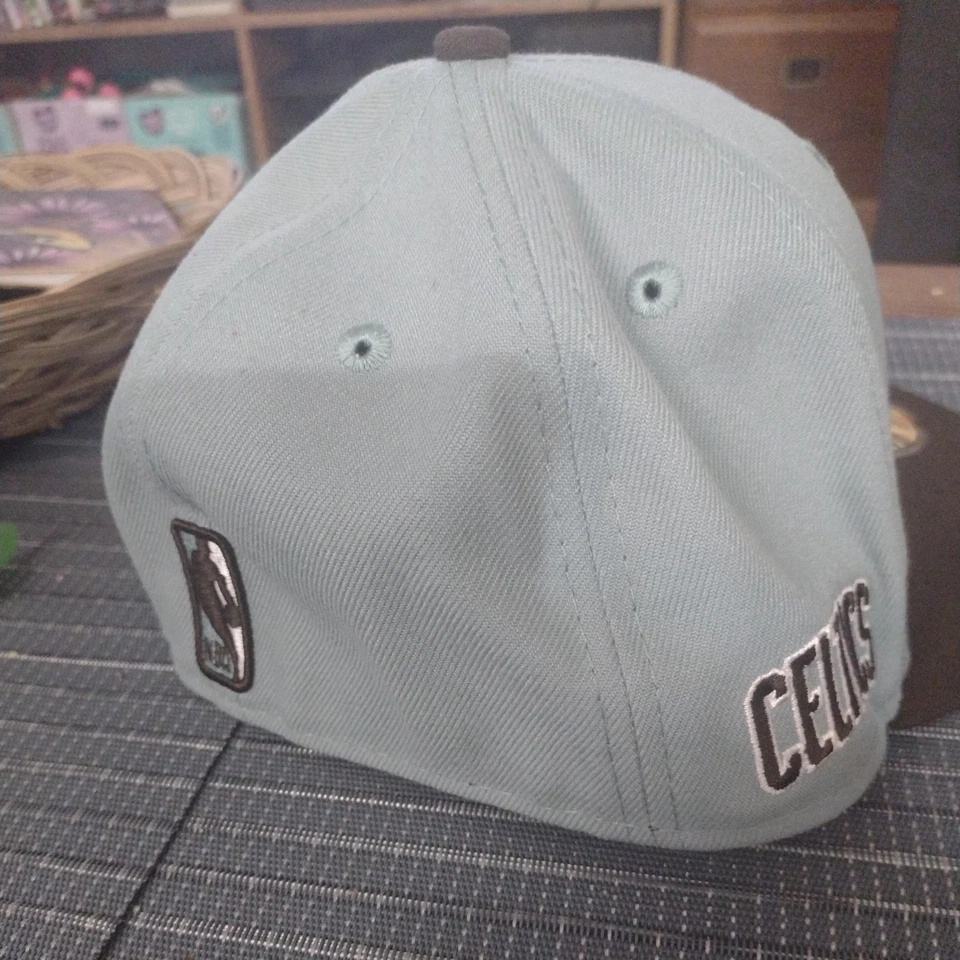 Gorra ajustada New Era NBA Boston Celtics verde y negra 59FIFTY talla 7 1/8 Foto 3 de 3