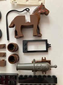 3 Lego Western: 6716 Weapons Wagon, 6712 S. Showdown, 6790 B. Wheelgun- all 100%