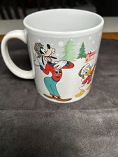 Disney Mickey & Friends Christmas 24oz Large Ceramic Coffee Mug Zrike Brands EUC