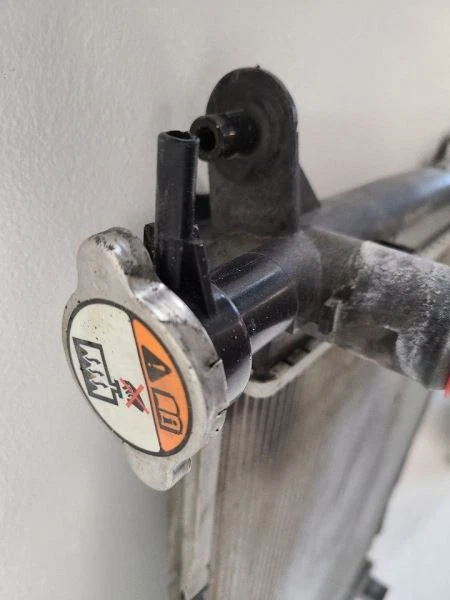 KIA SORENTO 2014-2015 Radiator 3.3L 253102W800 Foto 4 de 4