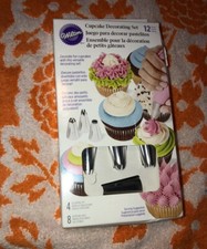 New Wilton Cupcake Decorating Set Icing Tips 12-Piece Set