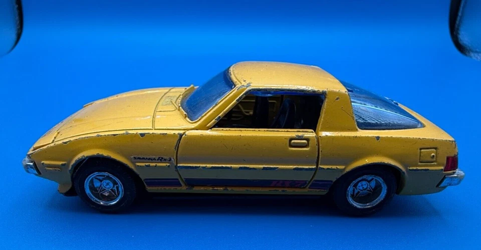 Shinsei Mazda Savanna RX-7 Japan 1:37 VTG Diecast w/ Moving Headlights Yellow - Image 3 of 4