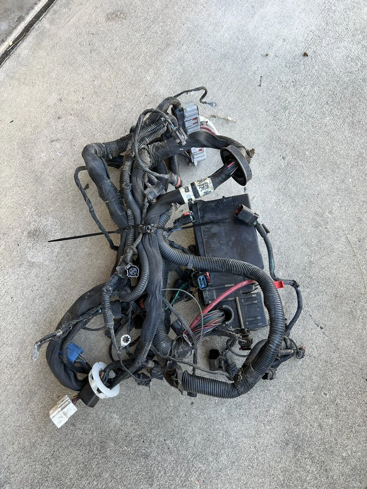 PLYMOUTH PROWLER 97-02 CAIXA DE FUSÍVEIS DE MOTOR FABRICANTE DE EQUIPAMENTO ORIGINAL COM CHICOTE DE FIOS, P# 04815901AC - Imagem 2 de 4