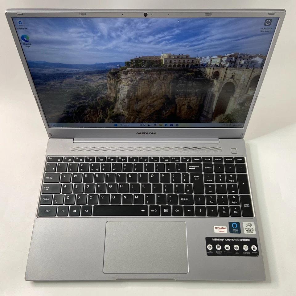 MEDION Akoya E15407 Intel Core i5-1035G1, 8GB RAM, 256GB SSD, 15.6-Inch, Win 11 - Image 2 of 4