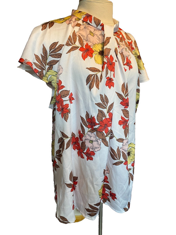 Liz Claiborne blouse NEW Woman 0X White Floral Cap Sleeve Pleated Flowy NWT