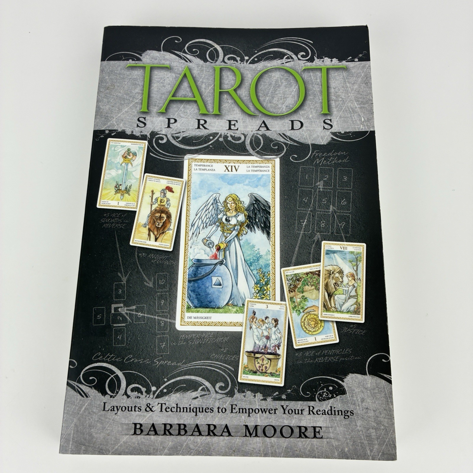 Tarot Spreads: Layouts & Techniques to Empower Your Reading... by Moore, Barbara