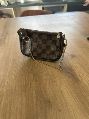 Vintage Louis Vuitton Monogram Crossbody Bag – LV Pochette Shoulder Bag - Photo 1/4