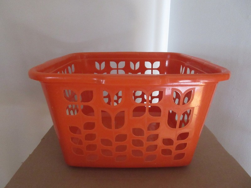 Vintage Rubbermaid Orange Tulip 2968 Laundry Basket