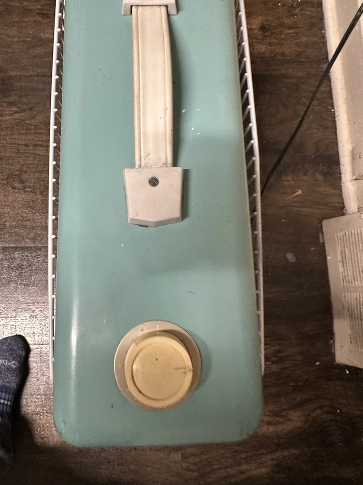 Turquoise Eskimo Box Fan 16102 Works Mid Century - Image 3 of 4