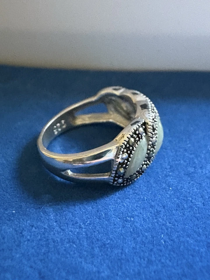 Anillo vintage de jade verde y marcasita talla 5 K16/ nuevo en caja de Avon de plata esterlina talla 5 Foto 3 de 4