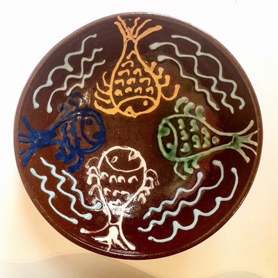 Signed ceramic 1988 Harding Black pottery bowl Painted Fish brown glaze 8  dia
