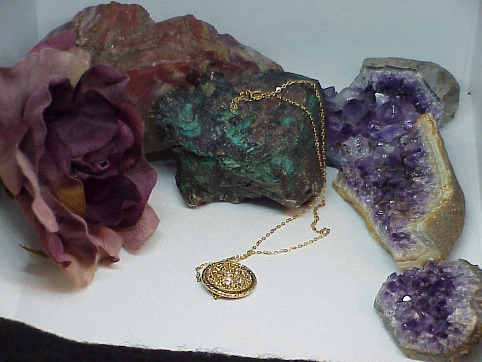 14k QVC Round Gold Drusy Sculpted Pendant w/Chain Necklace New w/Box - Image 4 of 4