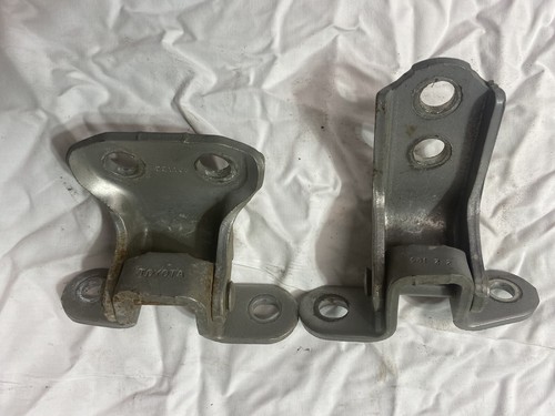 HONDA PILOT FRONT LEFT DRIVER SIDE DOOR HINGE UPPER & LOWER OEM 2019 HONDA PILOT FRONT LEFT DRIVER SIDE DOOR HINGE UPPER & LOWER OEM 2019