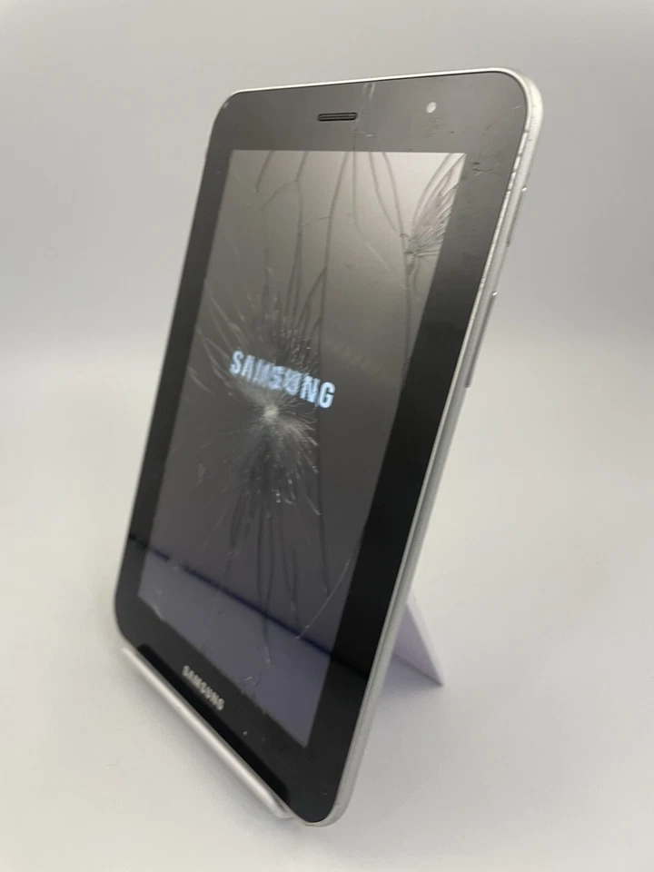 Samsung Galaxy Tab 7.0 Plus GT-P6200 White Unlocked 16GB Android Tablet Cracked - Image 3 of 4