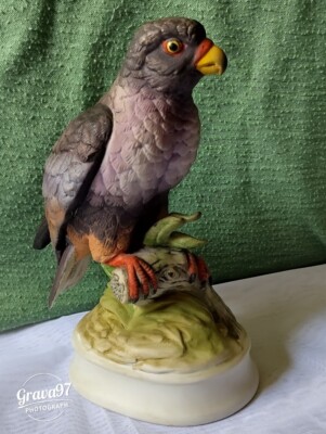 Red Footed Falcon ( Falco vespertinus ) - 6'' Ceramic Bird Ornamental Figurine