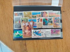 17 timbres ONU    lot A14