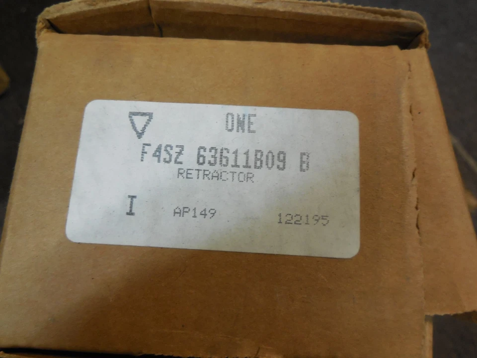 NOS 1994-1997 Ford Thunderbird Mercury Cougar Front Seat Belt Retractor LH F4SZ - Imagem 2 de 2