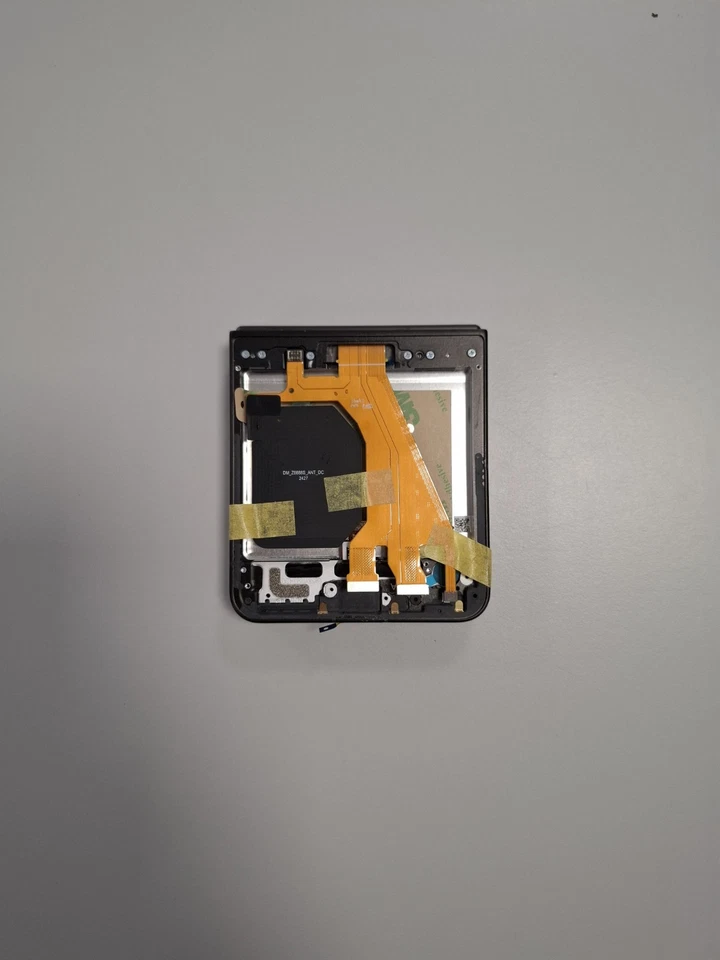 RIPARAZIONE ZTE Nubia Flip 5G Nero - Display Originale - Image 4 of 4