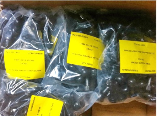 LOT 200 TR 413 Snap-In Tire Valve Stems Short Black Rubber MOST POPULAR VALVE - Picture 2 of 3