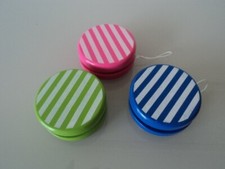3 x JoJo Holz 6 x 6 cm blau, grün, pink m. Streifen Spirale Geschicklichkeit