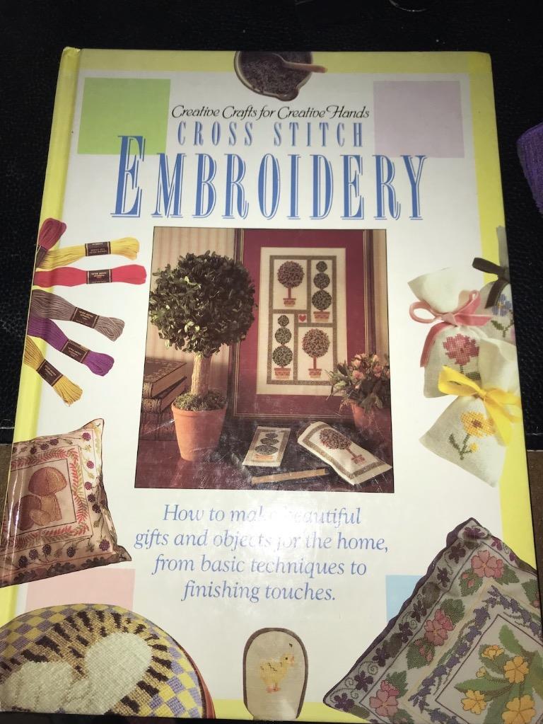 Cross Stitch Embroidery by Chartwell Books (1995)