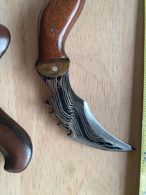 Cuchillo Kerambit Hoja Damasco Mango de Madera Anillo de Dedo con Funda Foto 2 de 2
