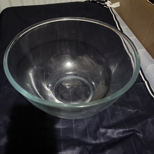 Large Pyrex Corning Salad/Mixing Bowl 23cm Bargain - Picture 2 of 5