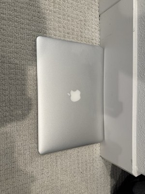 Mid 2011 Apple MacBook 13.3'' 4GB RAM 250 GB SSD