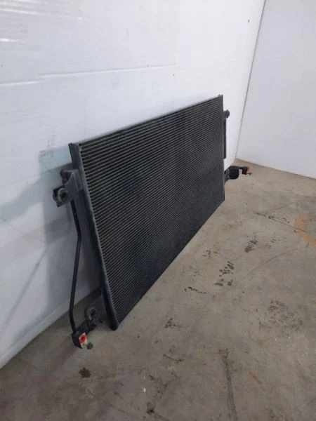 Nissan Titan XD 2016-2019 condensador de CA usado OEM Foto 2 de 4