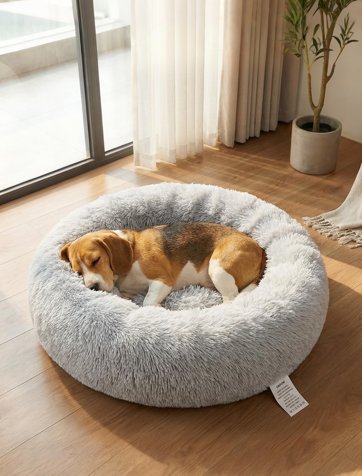 Lit pour chien format donut - Corbeille douce pour les siestes du chiot au salon