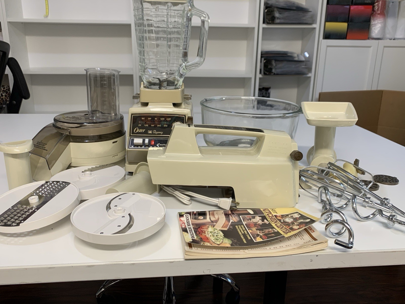 VINTAGE REGENCY OSTER KITCHEN CENTER BLENDER,GRINDER, MIXER 