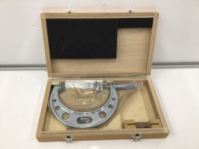 Mitutoyo 123-105 Disc Micrometer, 100-125mm, 0.01mm Graduation With Case
