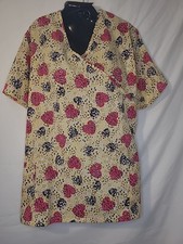 New Womens Scrub Top Size 3xl Yellow Heart Print