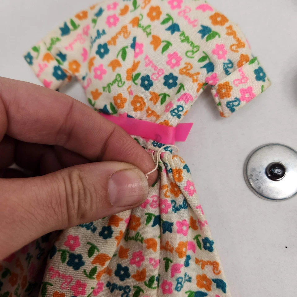 Barbie aprende a cocinar #1634 traje con 2 ollas, hervidor de agua, tostadora y tostadas Foto 3 de 4