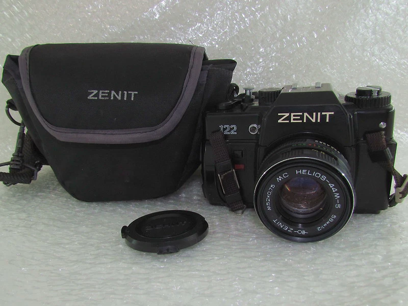 Zenit 122 Vintage Russia SLR Camera + M42 Lens MS Helios 44M-5 f2