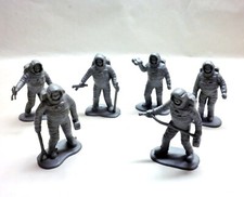 Vintage 80's 2" ASTRONAUTS Gray Plastic Space Moon Army Men NASA Figures