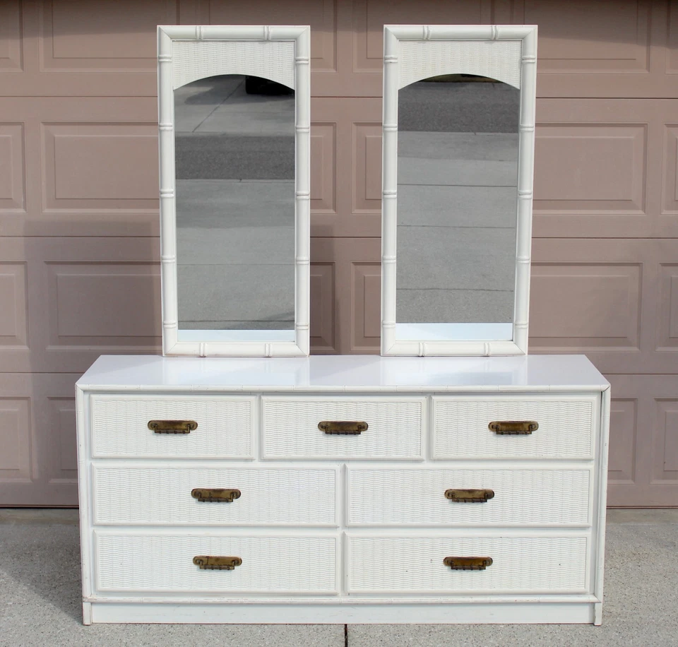 Cómoda boho vintage de bambú sintético años 70 con espejos a juego y latón Handel Foto 2 de 4