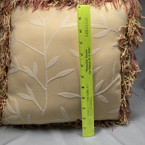 Almohada reversible con flecos acabada a mano con punta de aguja floral colmena - Imagen 8 de 8