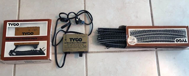 DE COLECCIÓN TYCO HO TREN BURLINGTON NORTH TRACKS, PUENTE 5 VAGONES, PAQUETE ELÉCTRICO, CAJAS Foto 3 de 3