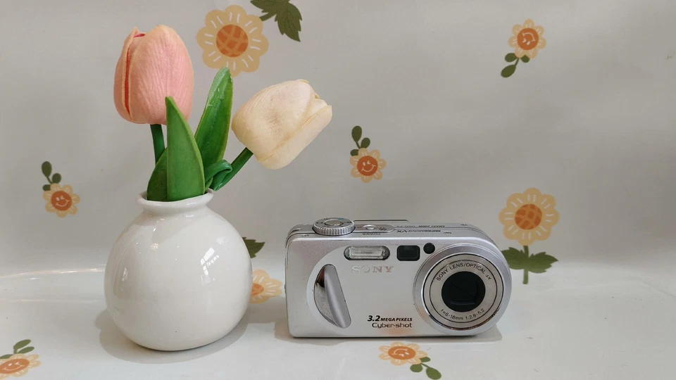 Sony Digital Camera Cybershot DSC-P8 3.2MP Off-white Color Tested - Image 2 of 4