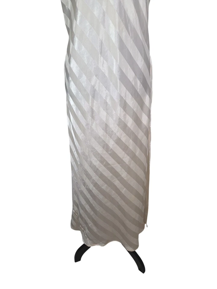 Maxi Vestido Sin Mangas De Colección Victorias Secret Etiquetas Doradas Crema Rayas Satén Foto 4 de 4