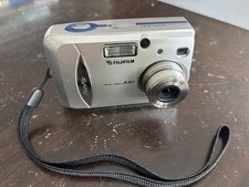Fujifilm FinePix A Series A303 3.2MP Digital Camera, requires xD-Picture Card