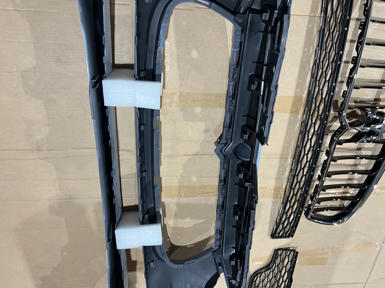 2014-2017 Maserati Ghibli Front Bumper Cover Lower & Upper Grille Set No Sensors